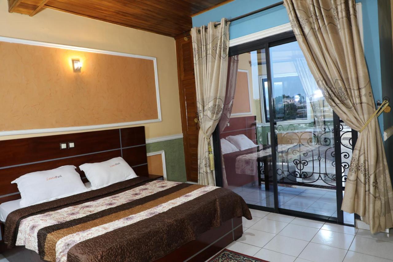 Launapark Residence Дуала Екстер'єр фото